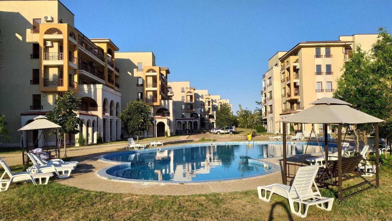 Lighthouse Golf Private Villa Lake View Balchik Bagian luar foto
