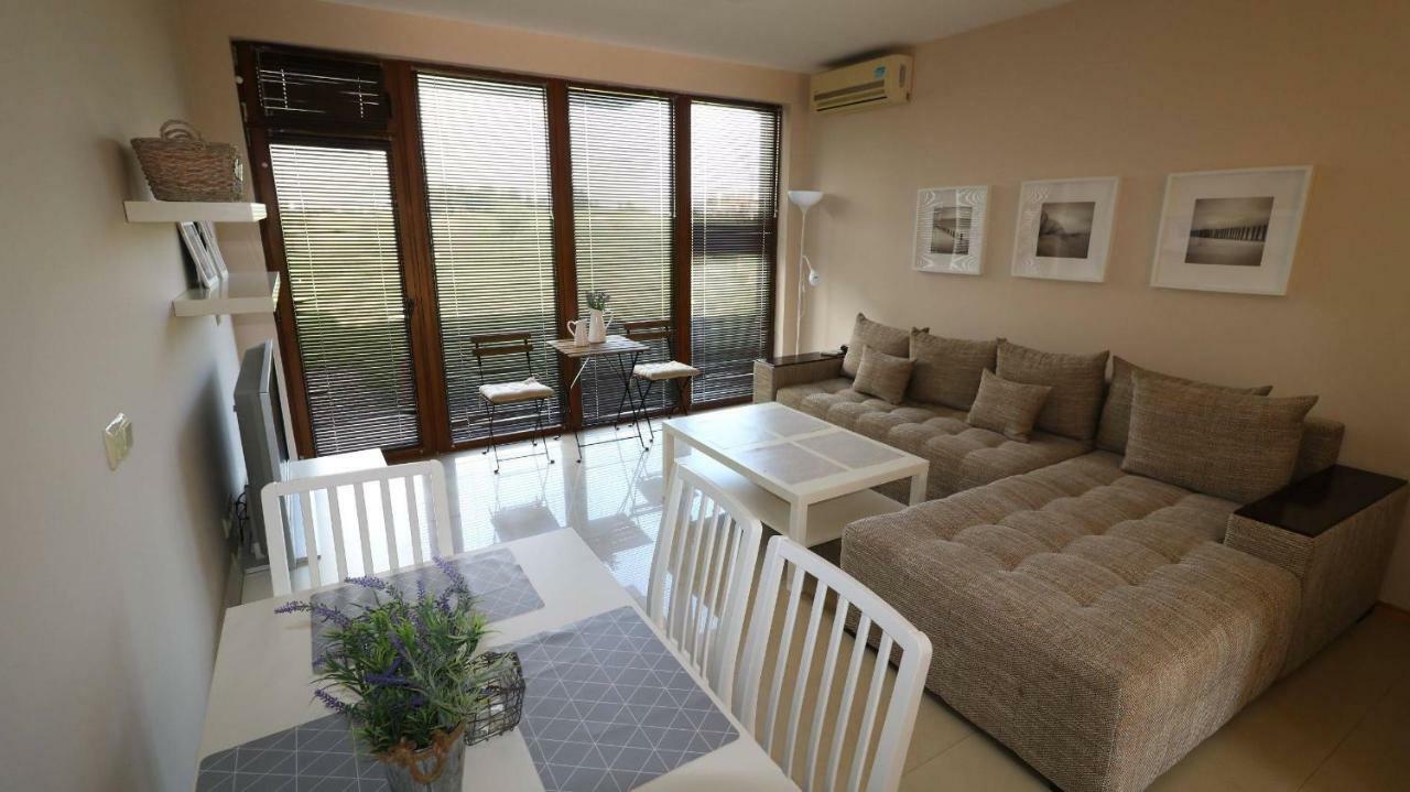Lighthouse Golf Private Villa Lake View Balchik Bagian luar foto