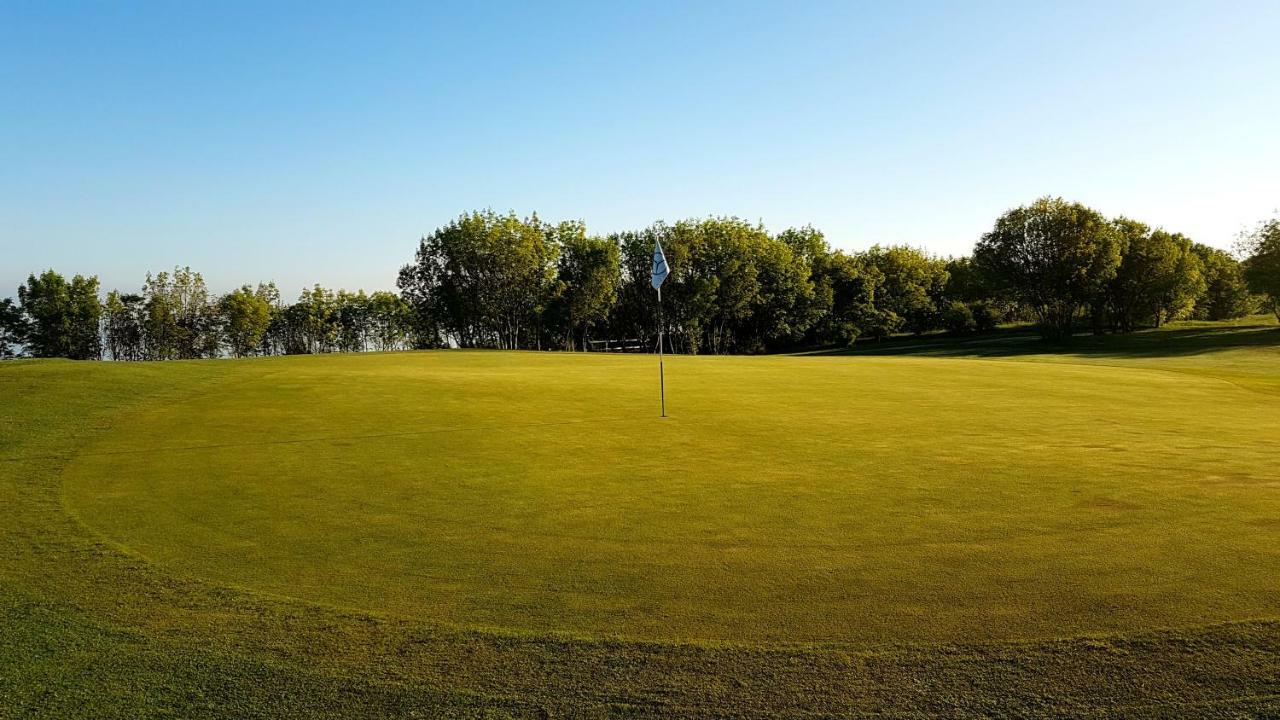 Lighthouse Golf Private Villa Lake View Balchik Bagian luar foto