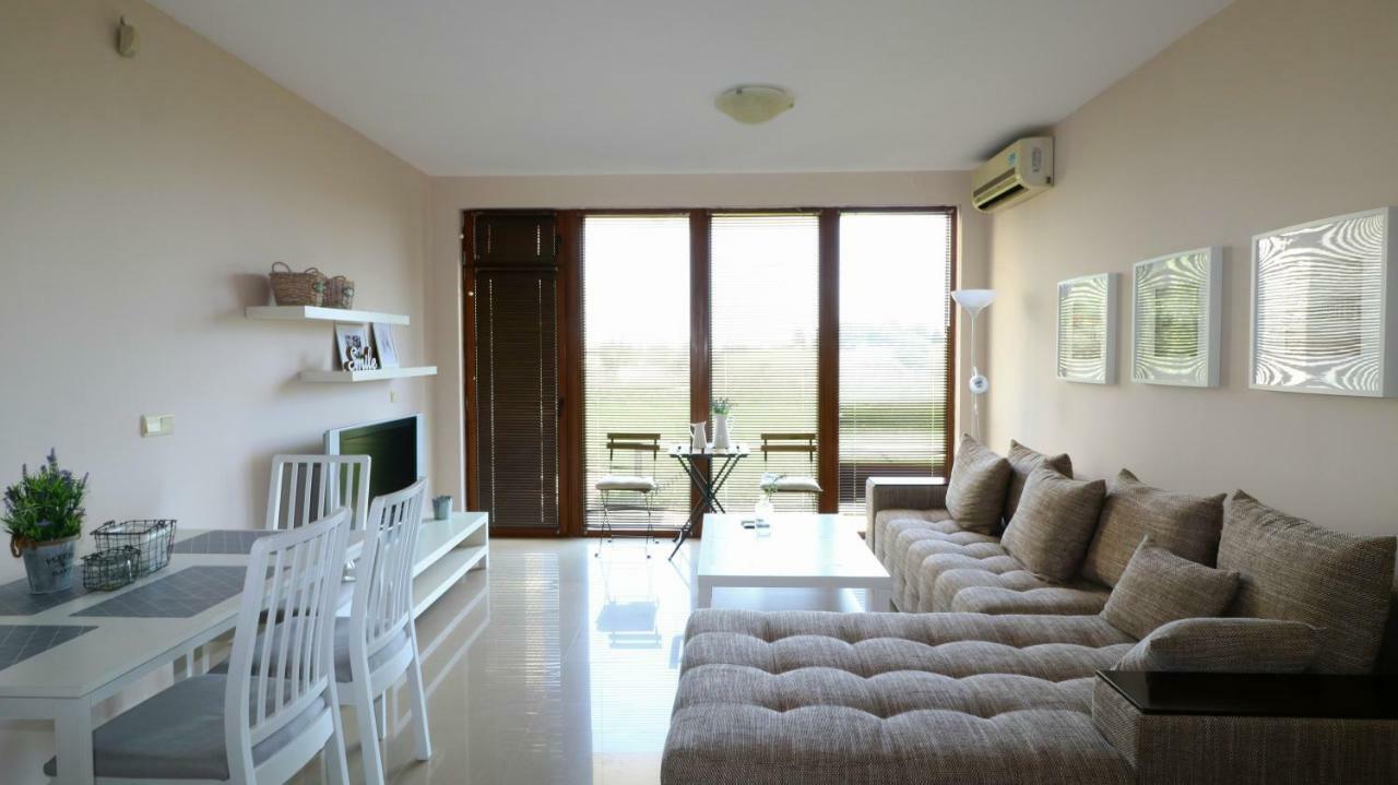 Lighthouse Golf Private Villa Lake View Balchik Bagian luar foto