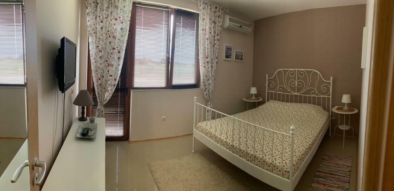 Lighthouse Golf Private Villa Lake View Balchik Bagian luar foto